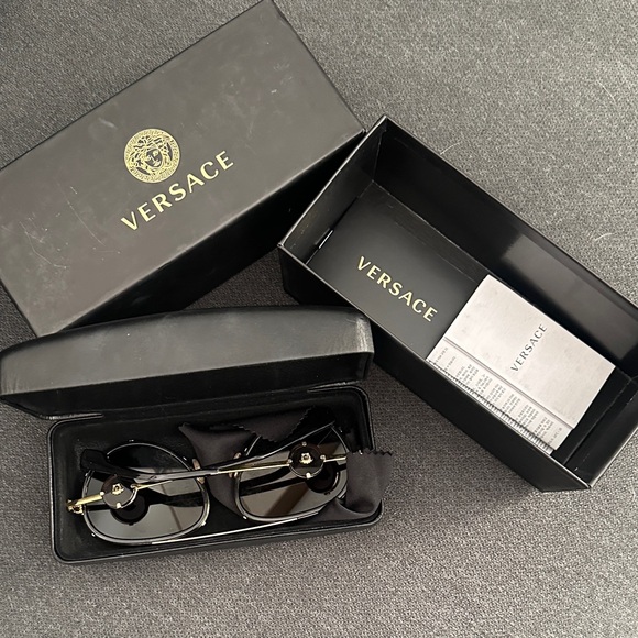 Versace sunglasses with box/case - Picture 10 of 11